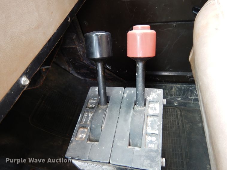 image for item DH2376 1990 International 4900 dump truck