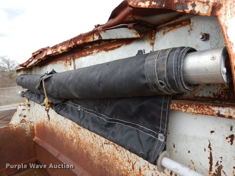 image for item DH2376 1990 International 4900 dump truck