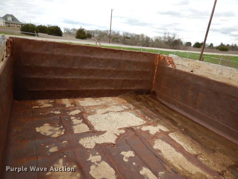 image for item DH2376 1990 International 4900 dump truck