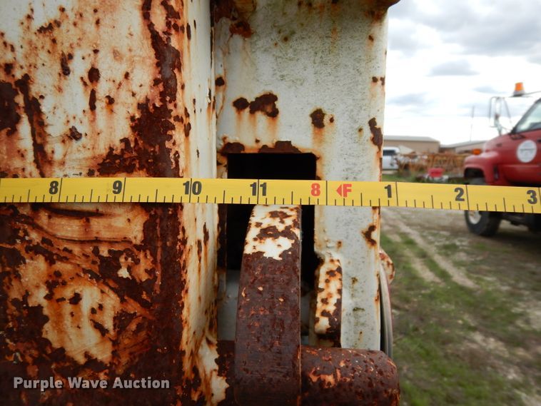 image for item DH2376 1990 International 4900 dump truck