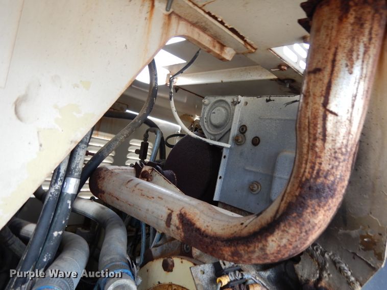 image for item DH2377 1993 JLG 40HA  boom lift