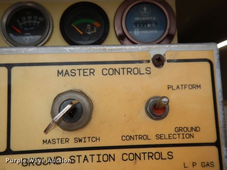 image for item DH2377 1993 JLG 40HA  boom lift