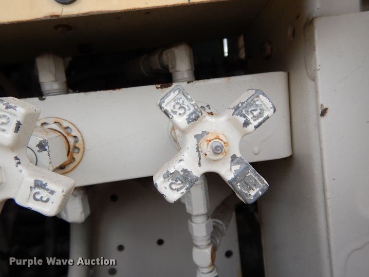 image for item DH2377 1993 JLG 40HA  boom lift