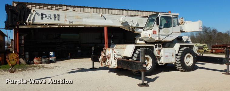 image for item DH2378 1999 P & H CN128 crane