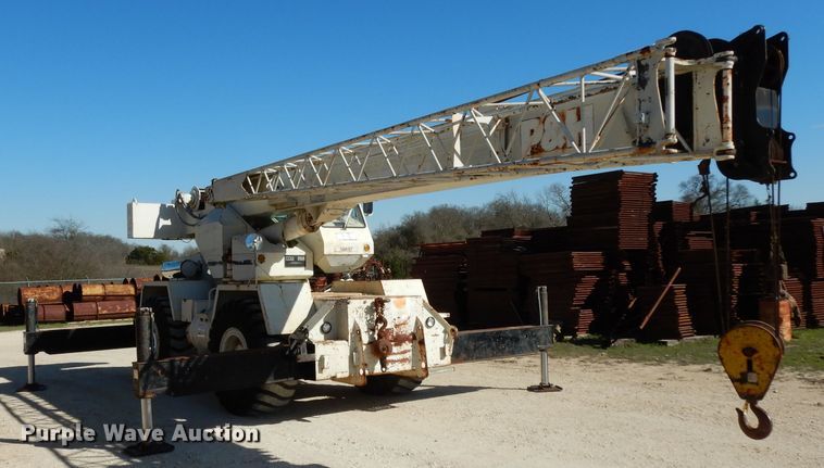 image for item DH2378 1999 P & H CN128 crane