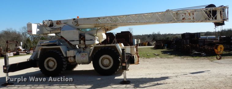 image for item DH2378 1999 P & H CN128 crane