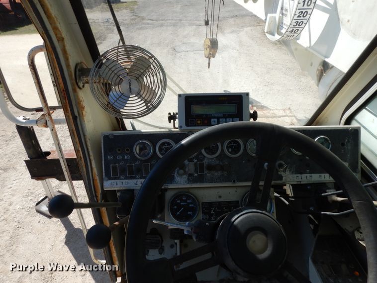 image for item DH2378 1999 P & H CN128 crane