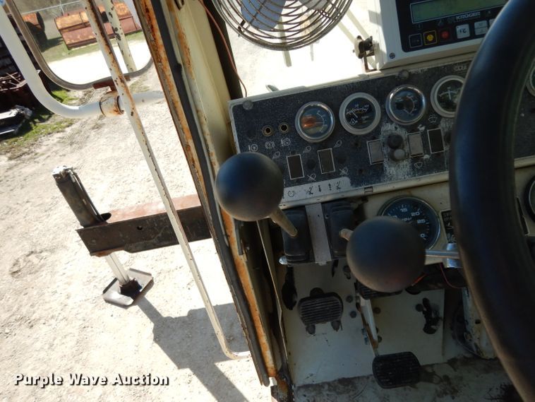 image for item DH2378 1999 P & H CN128 crane