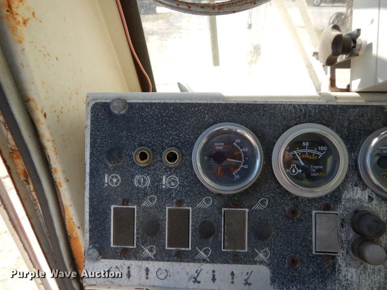 image for item DH2378 1999 P & H CN128 crane