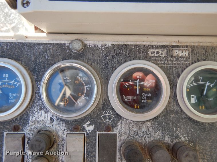 image for item DH2378 1999 P & H CN128 crane