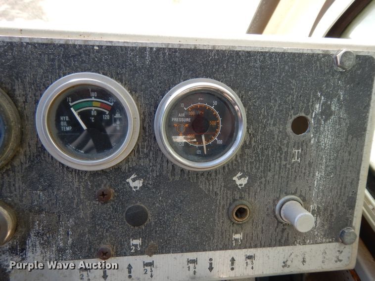 image for item DH2378 1999 P & H CN128 crane