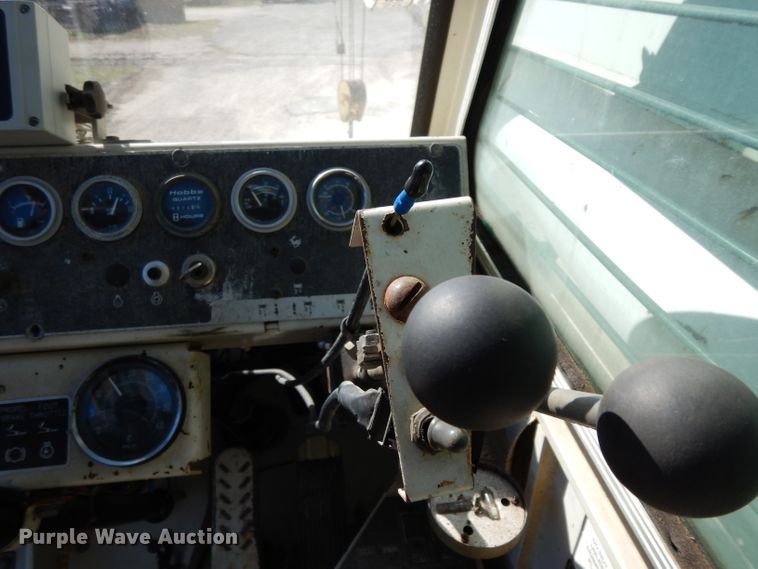 image for item DH2378 1999 P & H CN128 crane