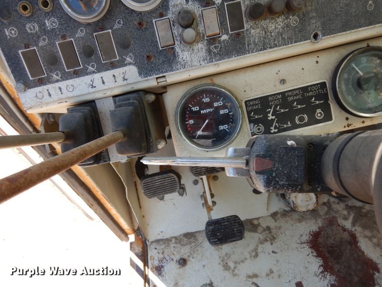 image for item DH2378 1999 P & H CN128 crane