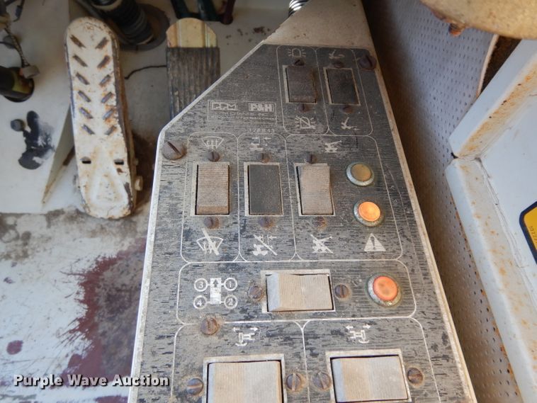 image for item DH2378 1999 P & H CN128 crane