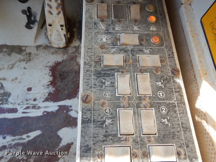 image for item DH2378 1999 P & H CN128 crane