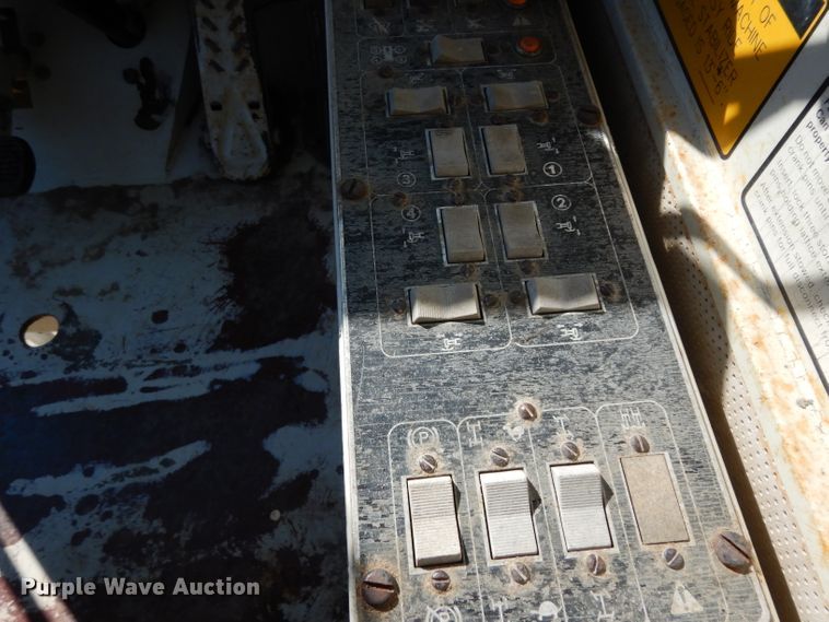 image for item DH2378 1999 P & H CN128 crane