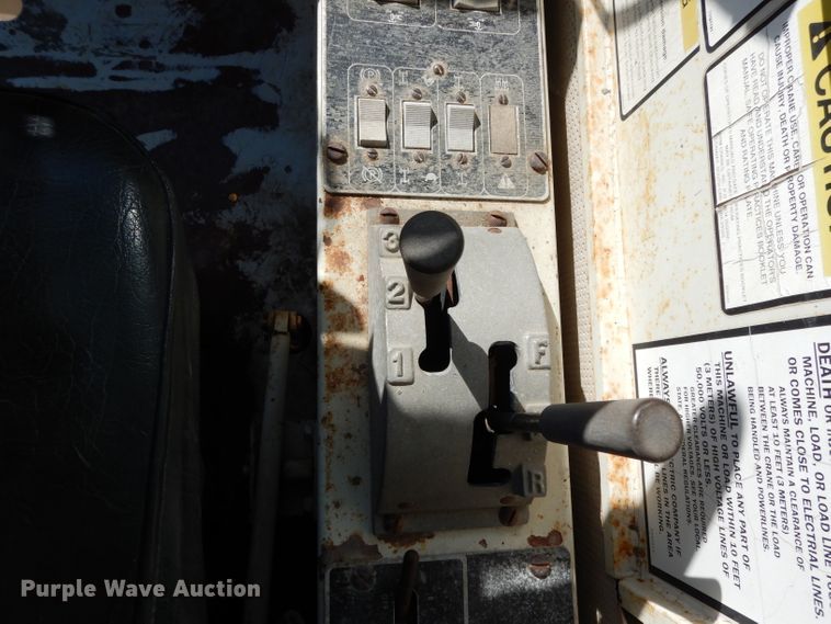 image for item DH2378 1999 P & H CN128 crane