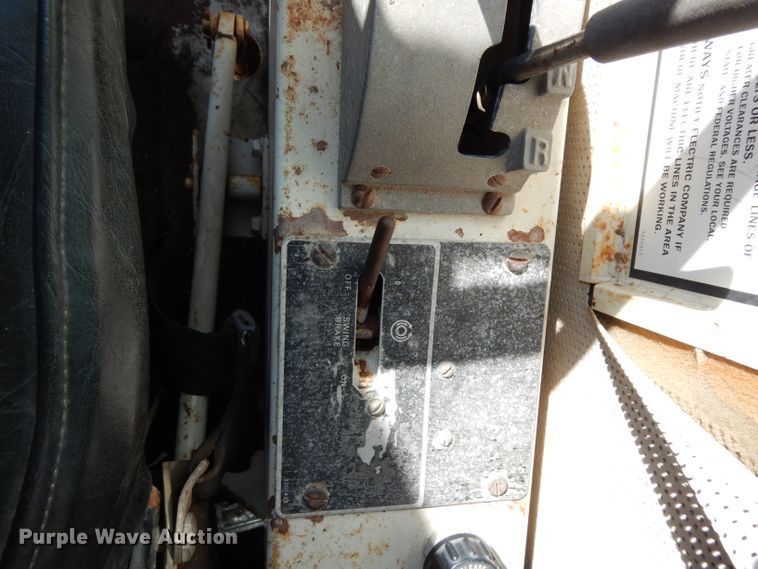 image for item DH2378 1999 P & H CN128 crane