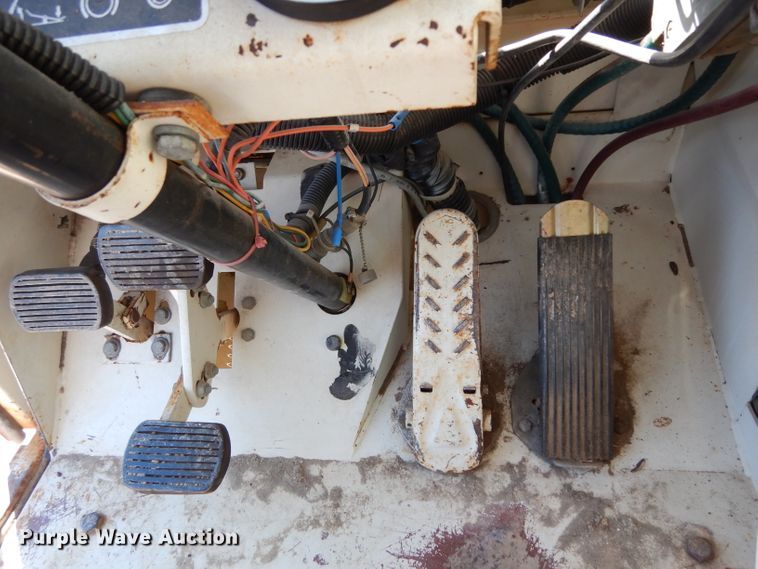 image for item DH2378 1999 P & H CN128 crane