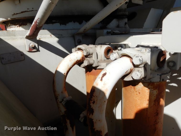 image for item DH2378 1999 P & H CN128 crane