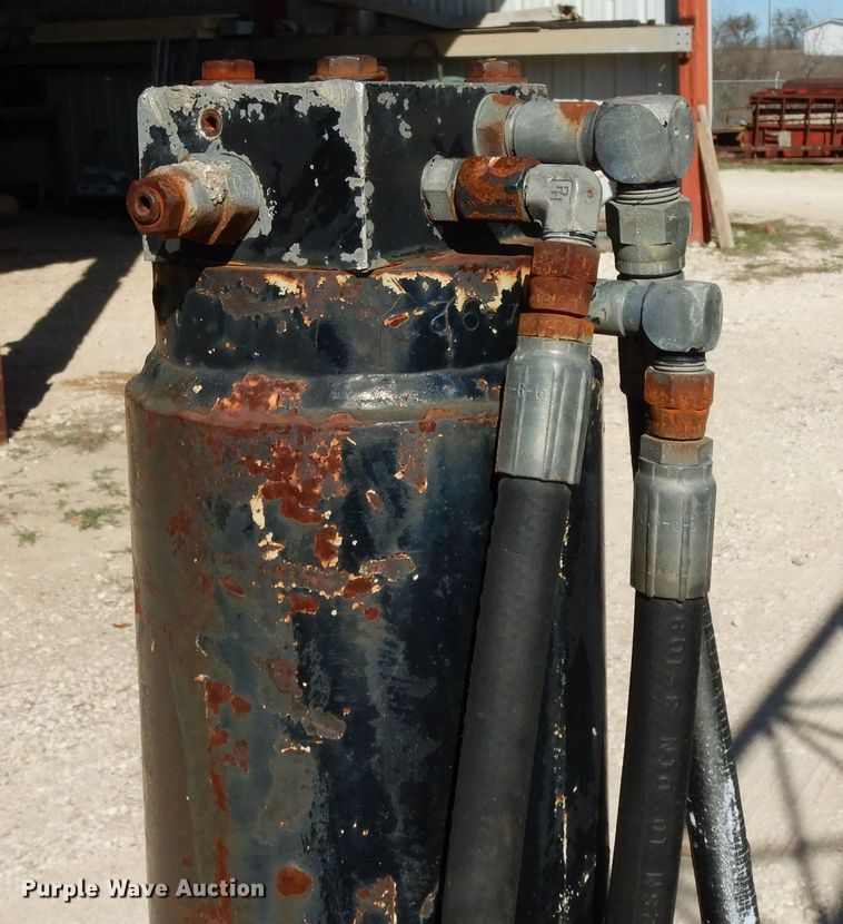 image for item DH2378 1999 P & H CN128 crane