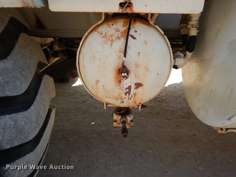 image for item DH2378 1999 P & H CN128 crane