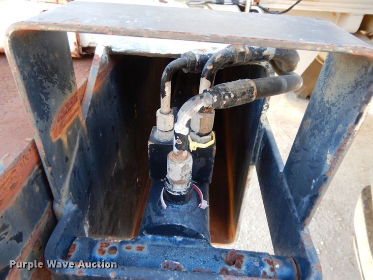 image for item DH2378 1999 P & H CN128 crane