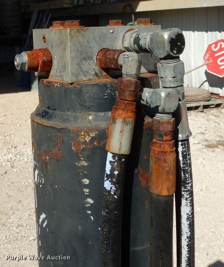 image for item DH2378 1999 P & H CN128 crane