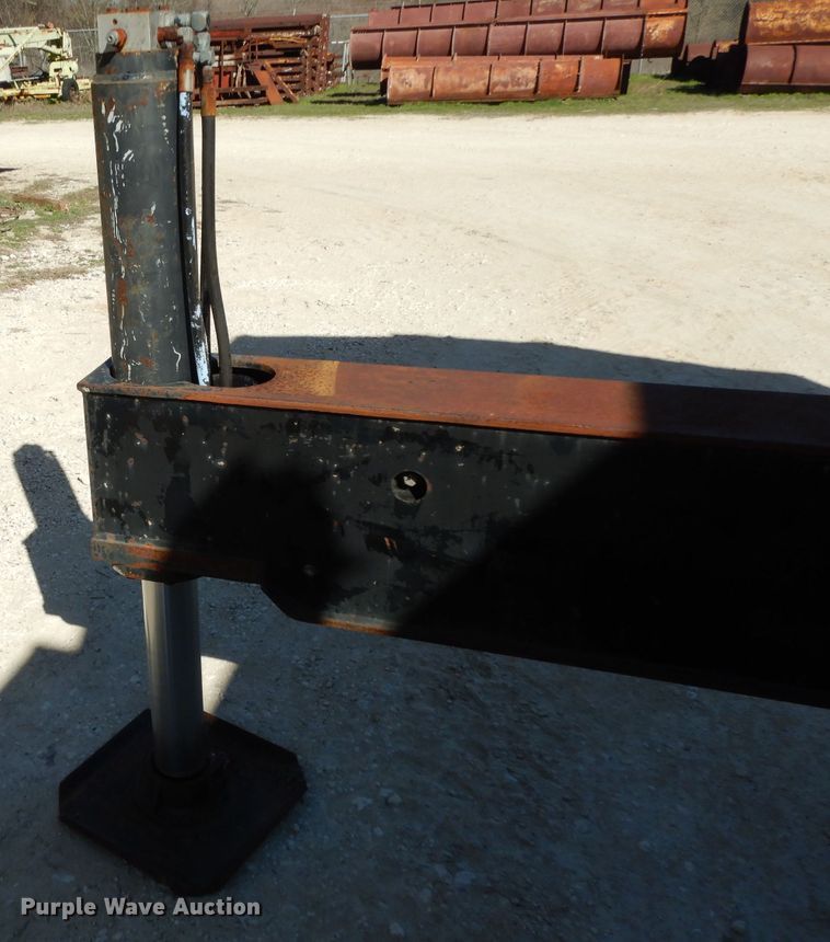 image for item DH2378 1999 P & H CN128 crane