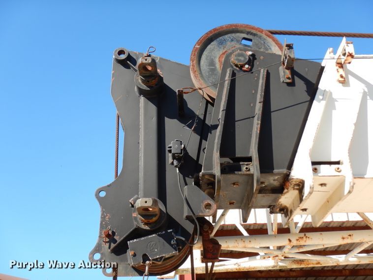 image for item DH2378 1999 P & H CN128 crane