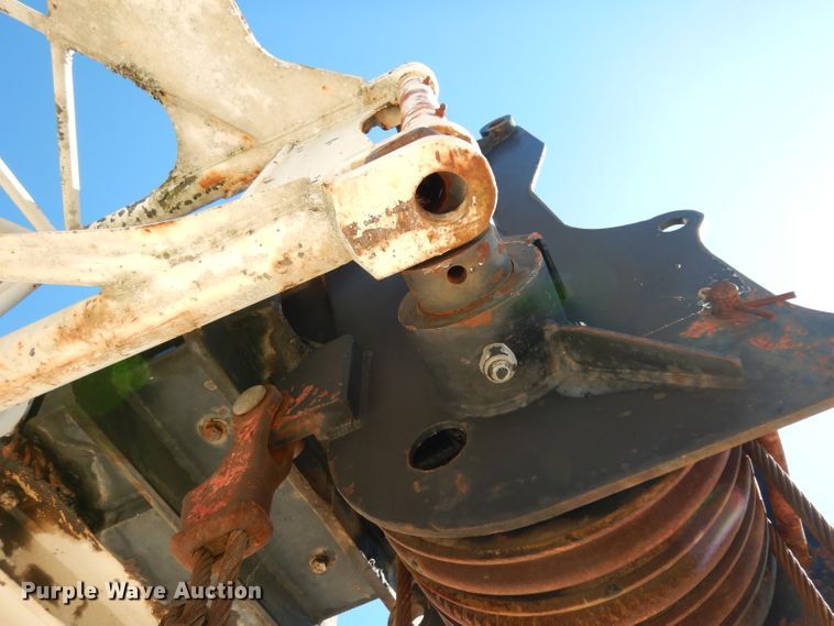 image for item DH2378 1999 P & H CN128 crane