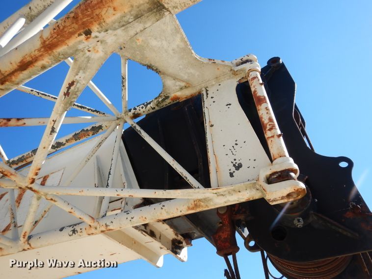 image for item DH2378 1999 P & H CN128 crane