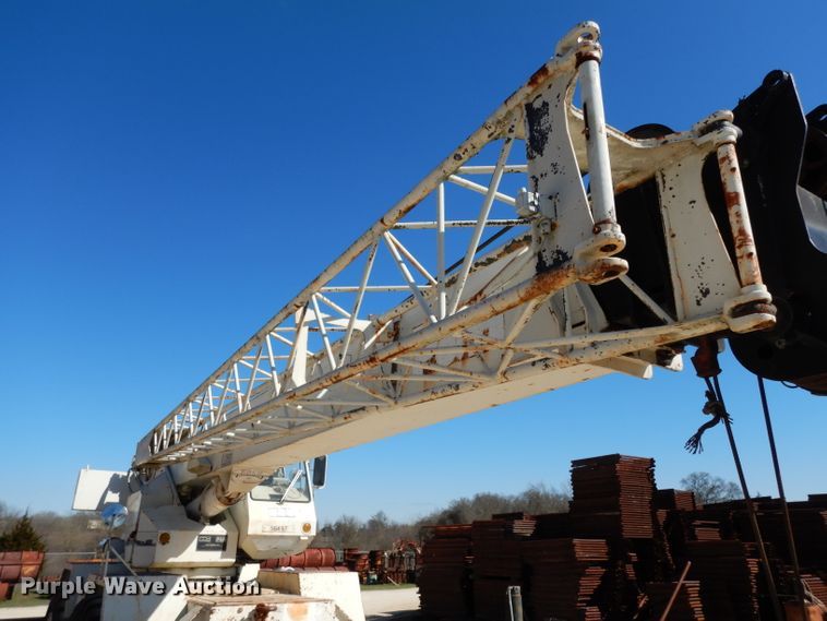 image for item DH2378 1999 P & H CN128 crane