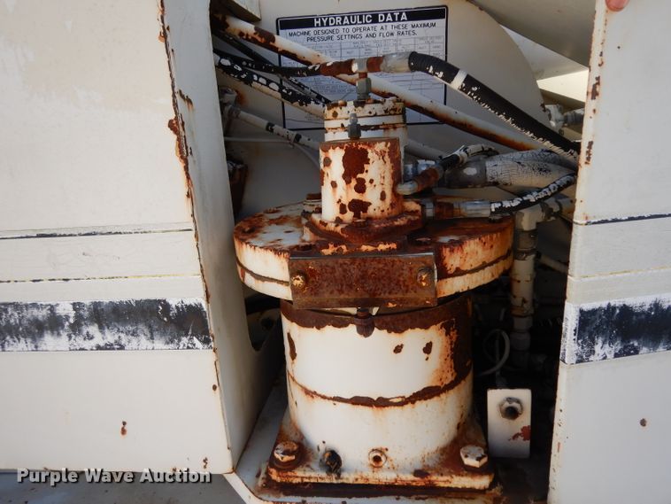 image for item DH2378 1999 P & H CN128 crane