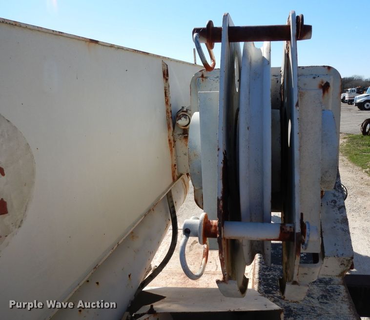 image for item DH2378 1999 P & H CN128 crane