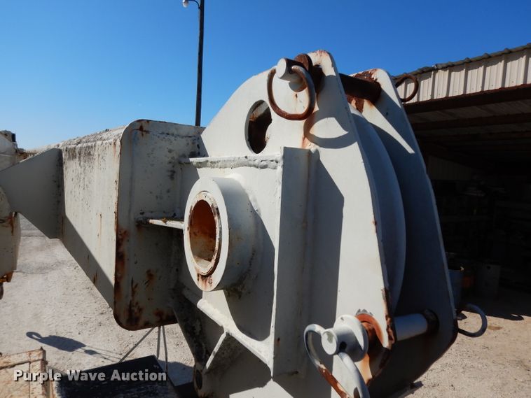 image for item DH2378 1999 P & H CN128 crane