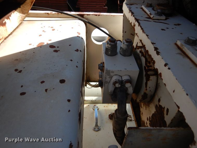 image for item DH2378 1999 P & H CN128 crane