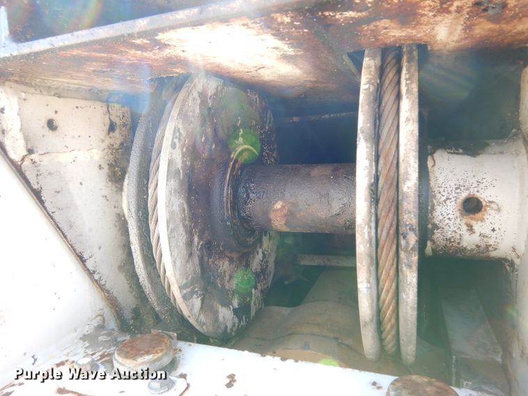 image for item DH2378 1999 P & H CN128 crane