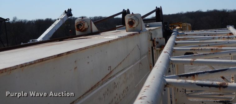 image for item DH2378 1999 P & H CN128 crane