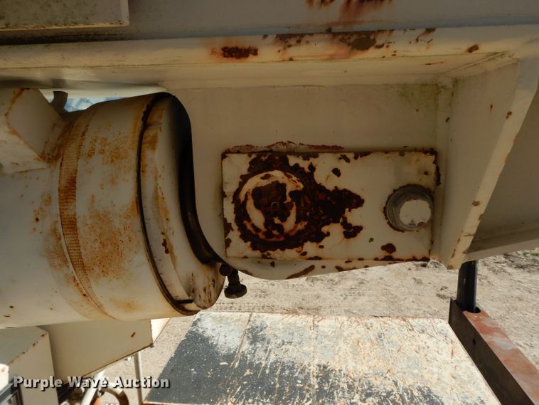 image for item DH2378 1999 P & H CN128 crane