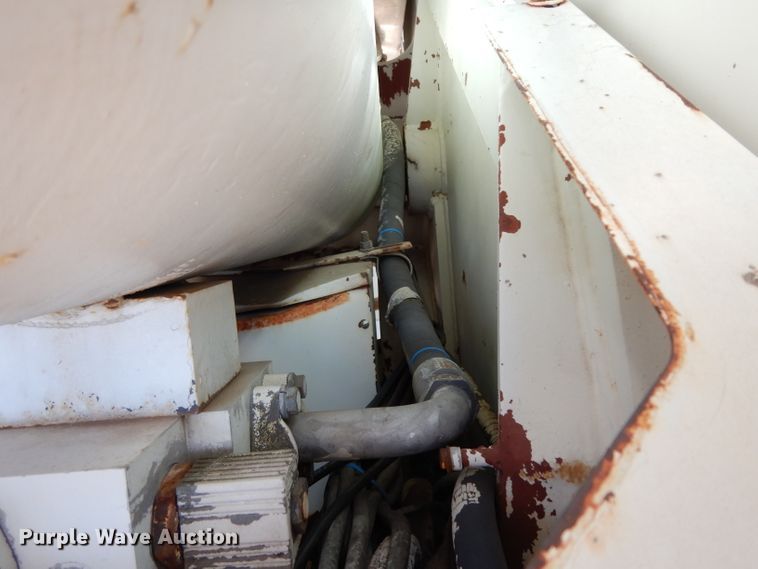 image for item DH2378 1999 P & H CN128 crane