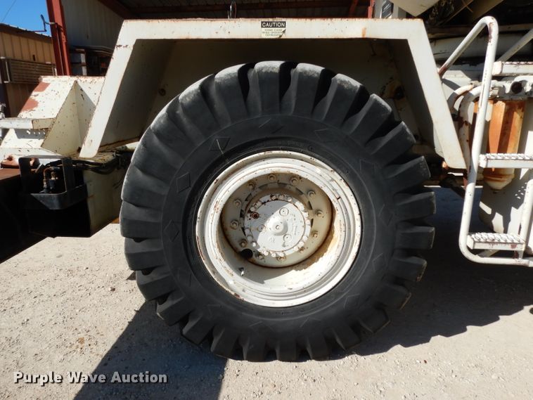 image for item DH2378 1999 P & H CN128 crane