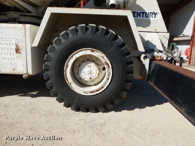 image for item DH2378 1999 P & H CN128 crane