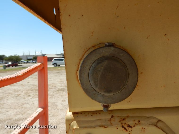 image for item DH2379 2000 JLG 40-RTS scissor lift