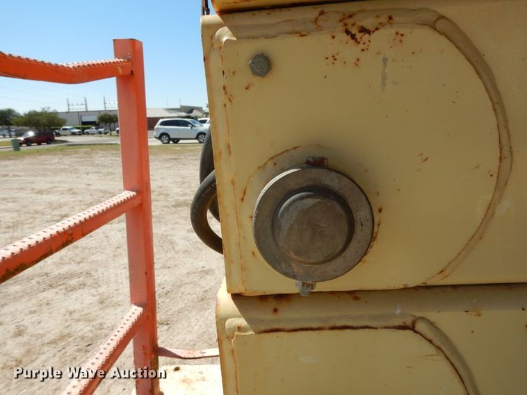 image for item DH2379 2000 JLG 40-RTS scissor lift