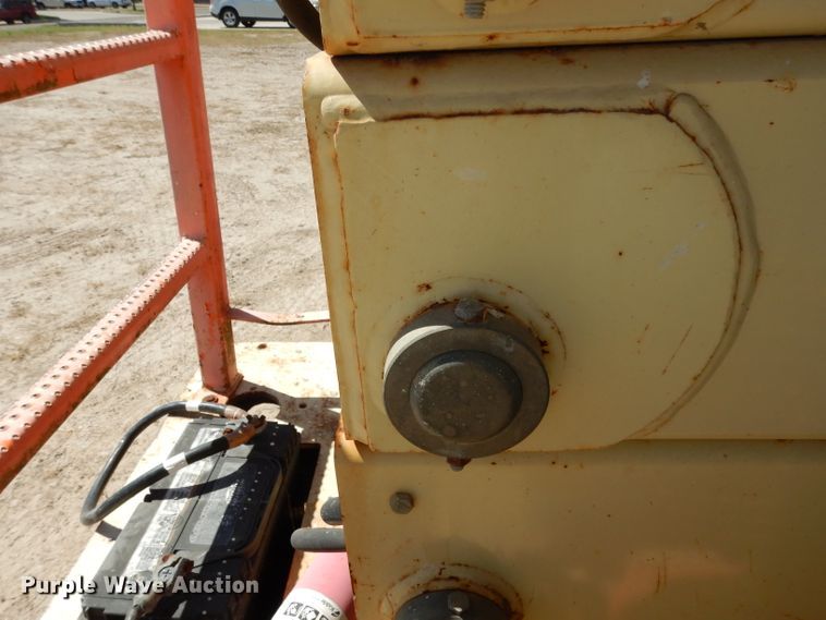 image for item DH2379 2000 JLG 40-RTS scissor lift