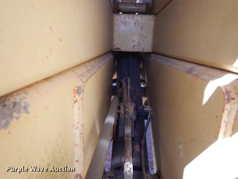 image for item DH2379 2000 JLG 40-RTS scissor lift