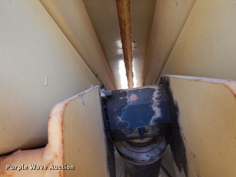 image for item DH2379 2000 JLG 40-RTS scissor lift