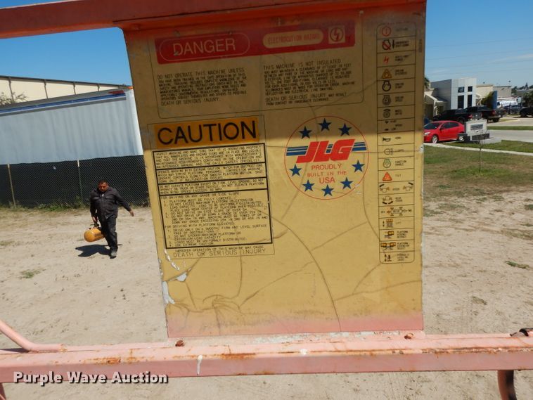 image for item DH2379 2000 JLG 40-RTS scissor lift