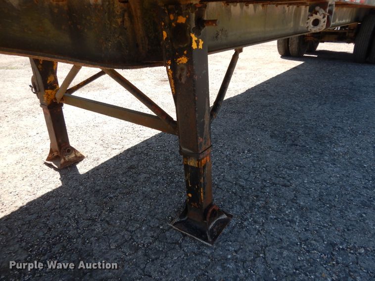 image for item DH2393 1973 Fruehauf FBEP40 flatbed trailer